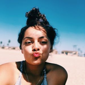 Meet your Posher, Izabella